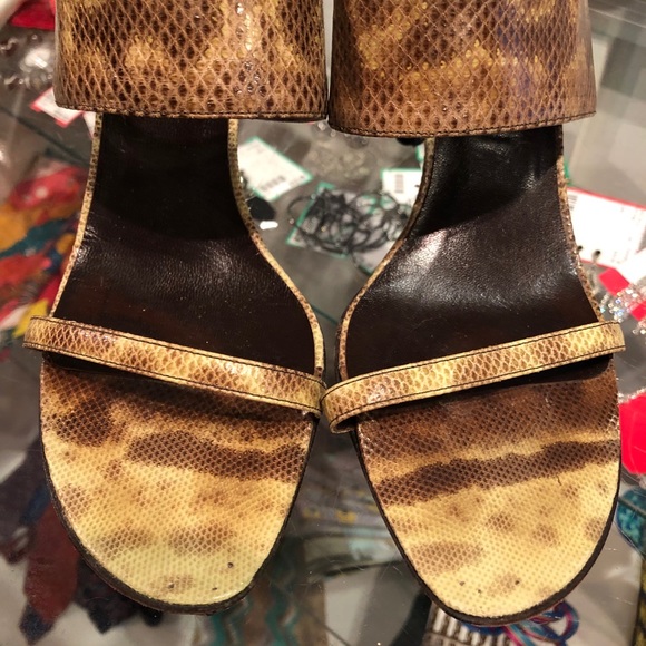 🤩Moschino🤩 Good condition with heel tips. - Picture 5 of 12